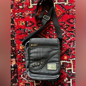 Camille Conceals concealed carry cross body messenger bag purse